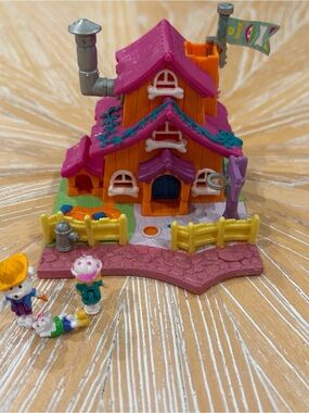 1994 COMPLETE Dog House Barclay’s Cottage Polly Pocket Bluebird